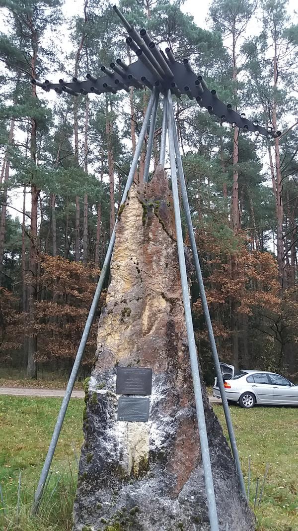 Mahnmal beim Bombodrom in Siegenburg 2107